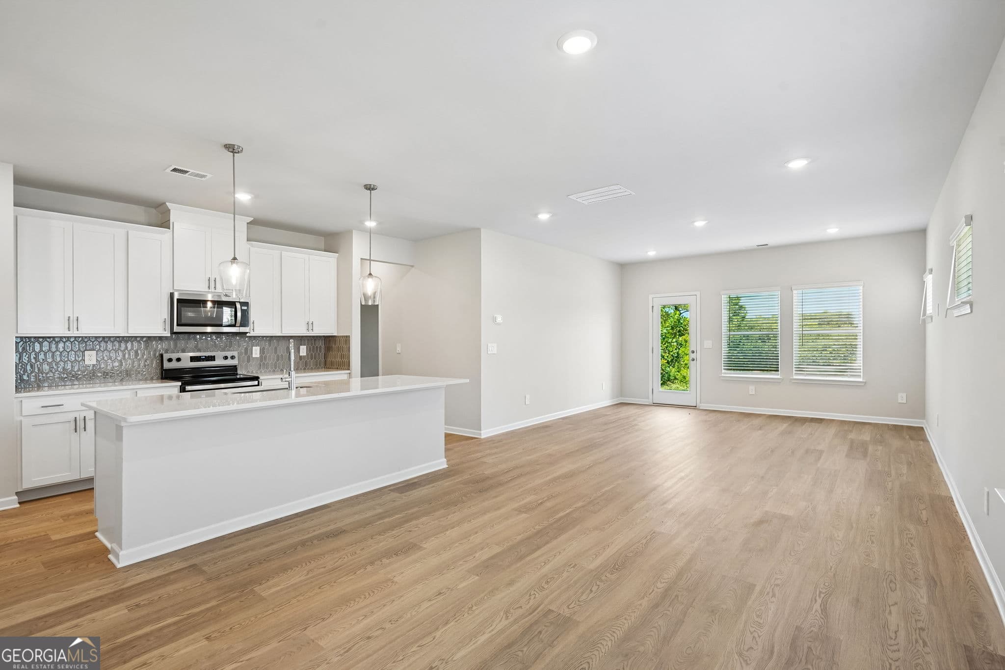 5 bedroom, 3 bathroom, 2,352 sq ft single family residence for sale at 2865 Aralynn Way, College Park, GA 30337 — photo 9