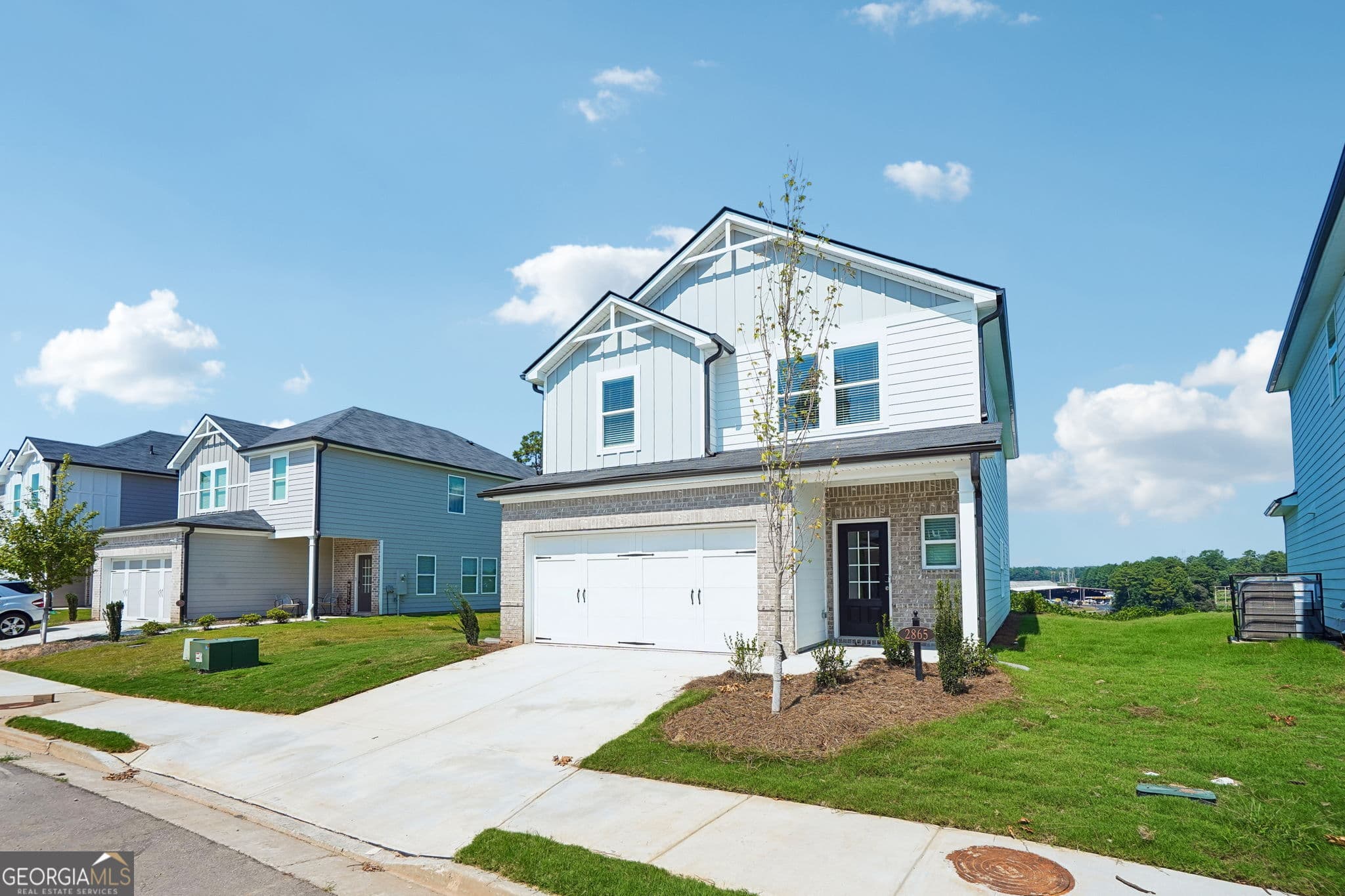 5 bedroom, 3 bathroom, 2,352 sq ft single family residence for sale at 2865 Aralynn Way, College Park, GA 30337 — photo 4