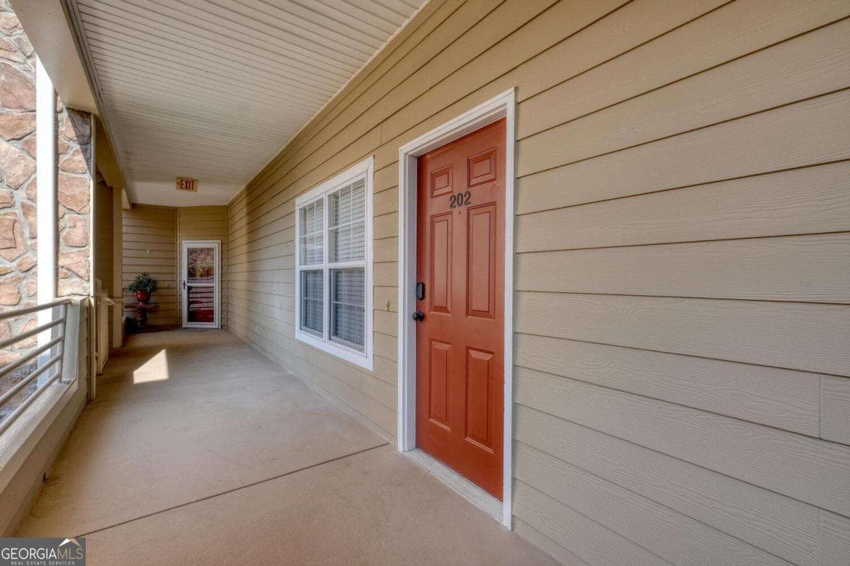 2 bedroom, 2 bathroom, 1,496 sq ft condominium for sale at 94 Gleneagle Court C202, Clayton, GA 30525 — photo 6