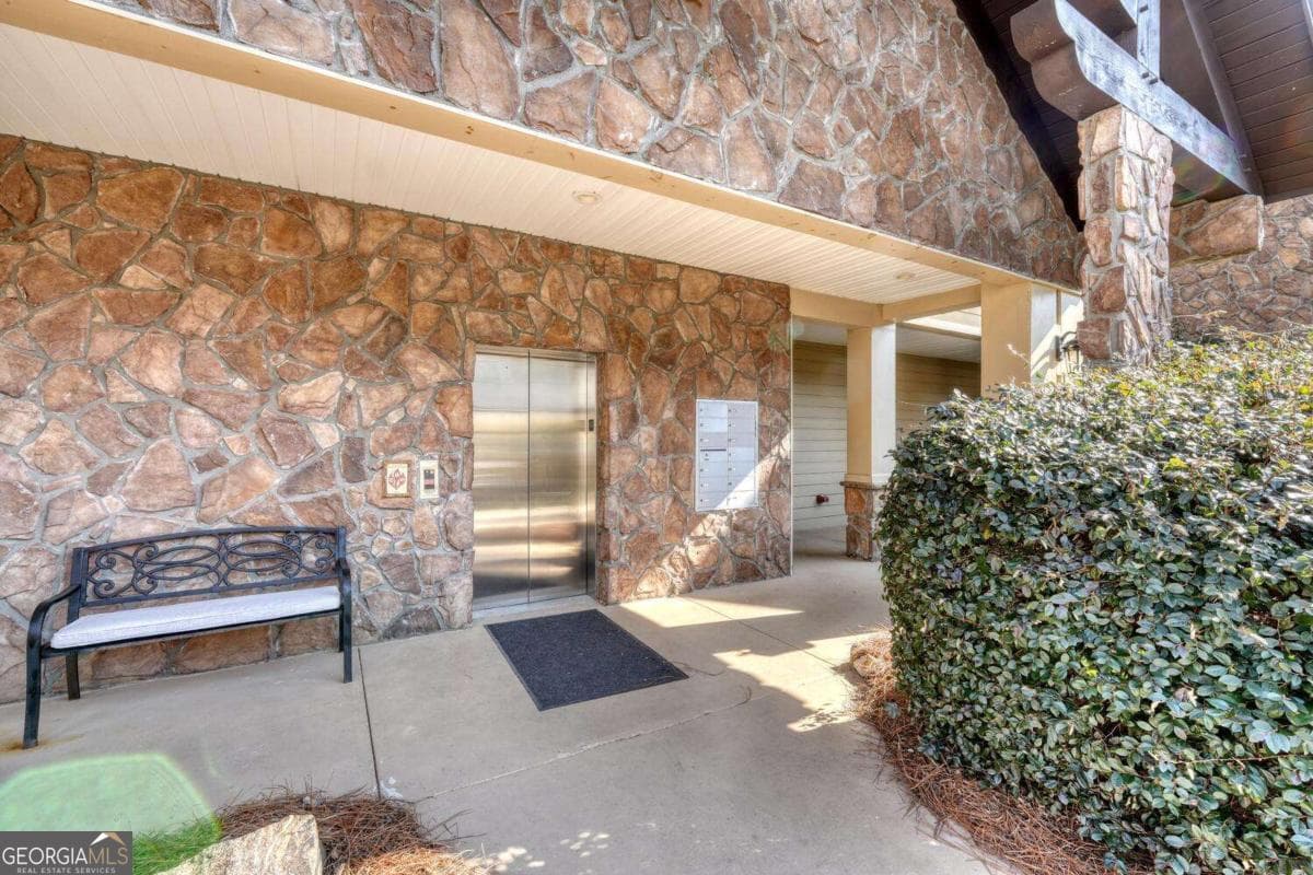 2 bedroom, 2 bathroom, 1,496 sq ft condominium for sale at 94 Gleneagle Court C202, Clayton, GA 30525 — photo 4
