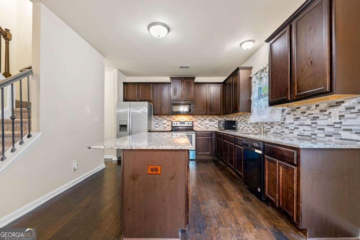 5 bedroom, 3.5 bathroom, 3,259 sq ft single family residence for sale at 1347 Balvaird Drive, Lawrenceville, GA 30045 — photo 10