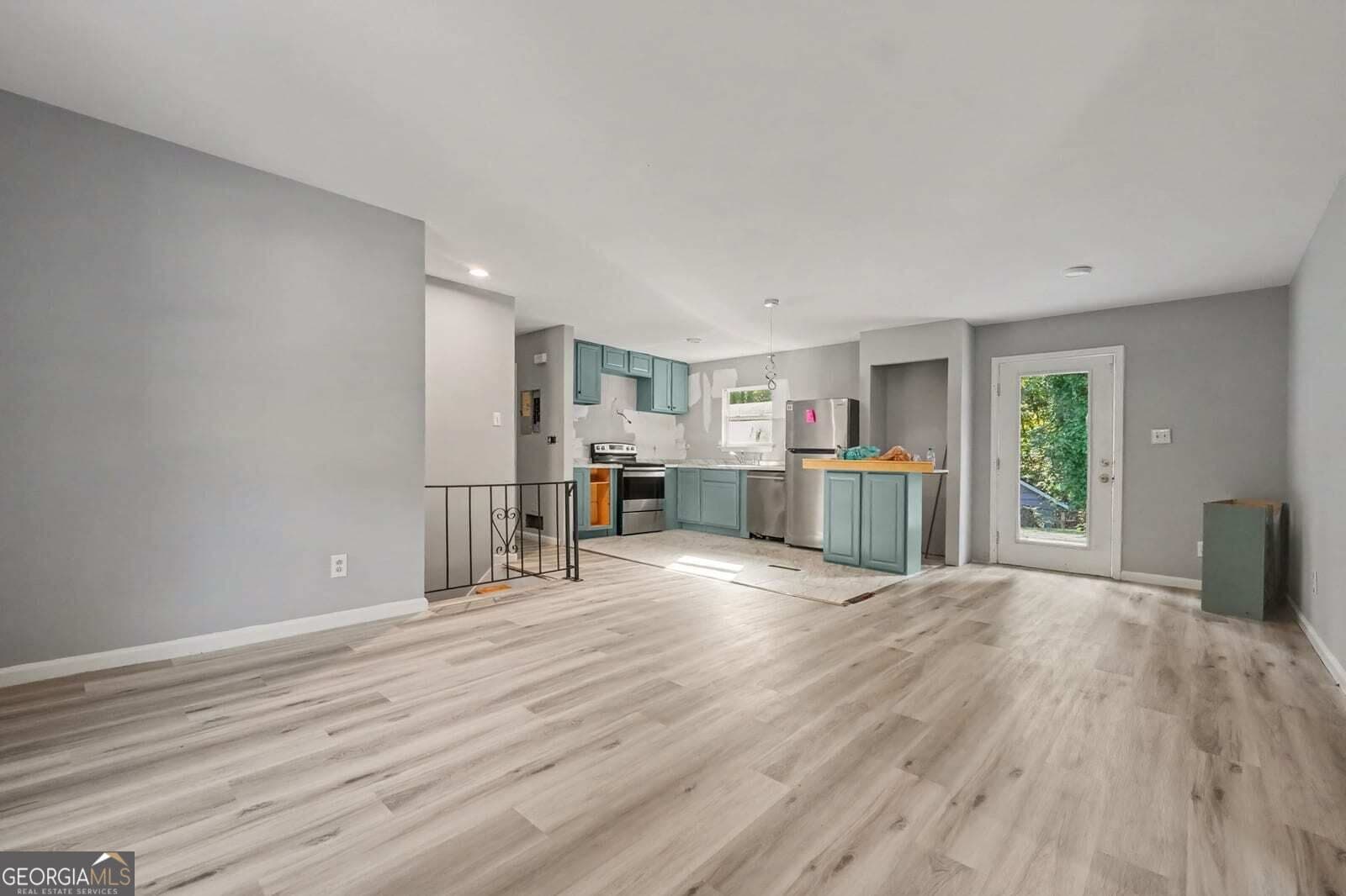 5 bedroom, 3 bathroom, 2,759 sq ft single family residence for sale at 2830 Allegro Drive, Atlanta, GA 30318 — photo 4
