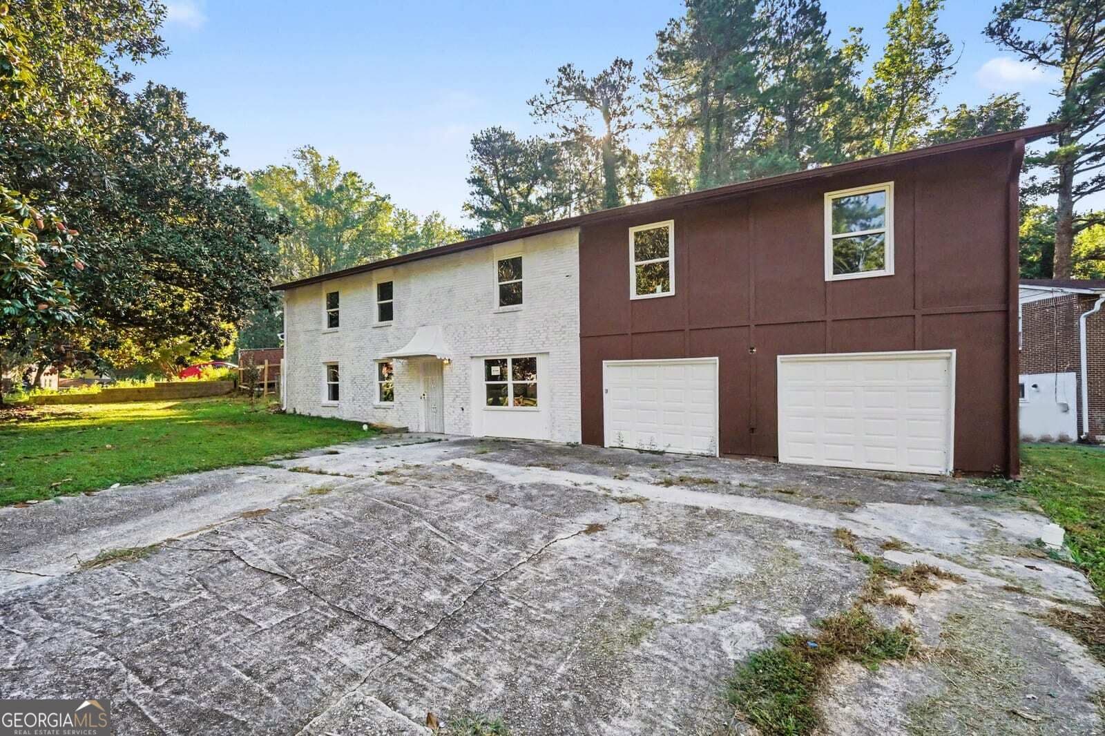 5 bedroom, 3 bathroom, 2,759 sq ft single family residence for sale at 2830 Allegro Drive, Atlanta, GA 30318 — photo 8