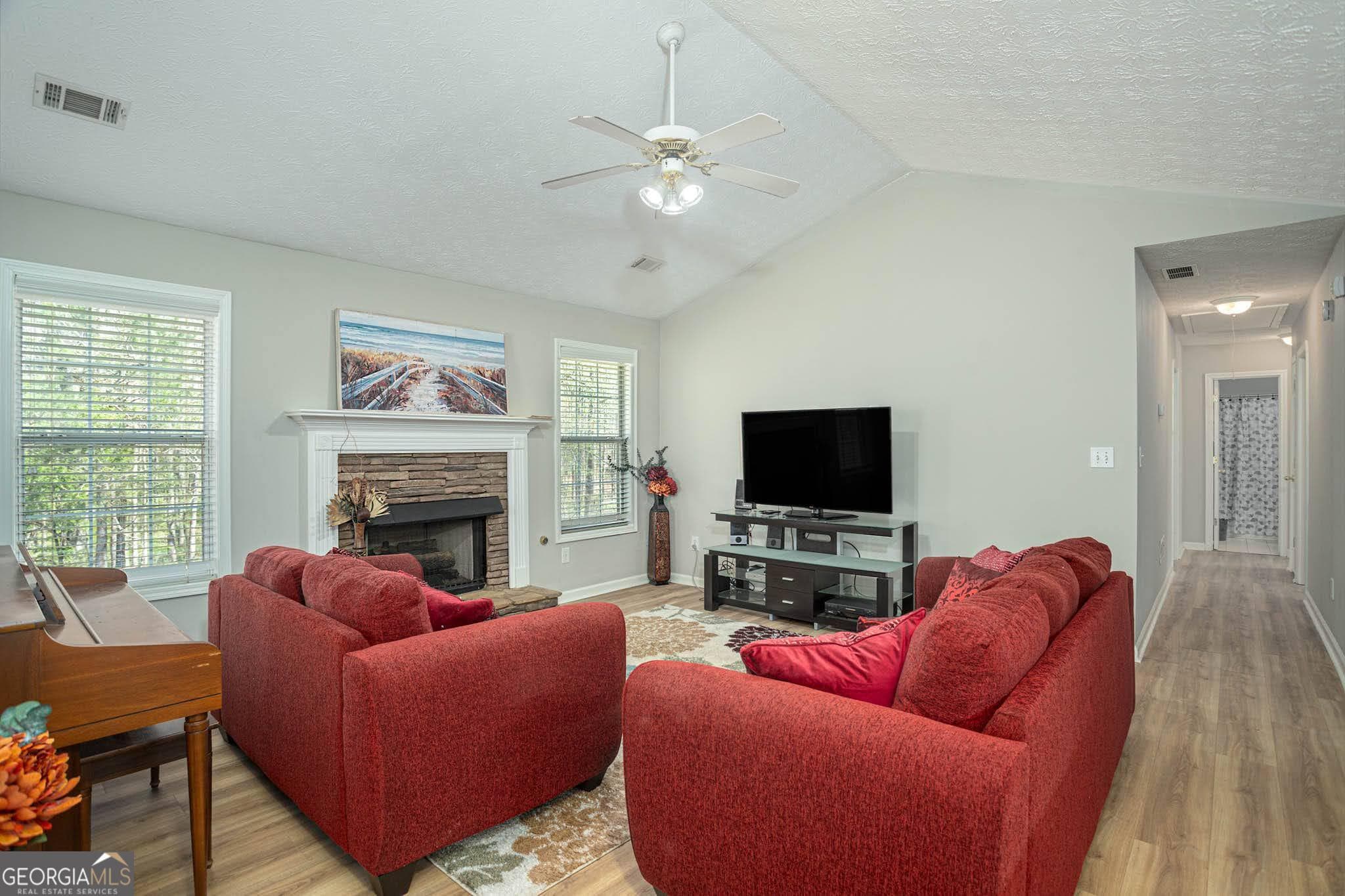 3 bedroom, 2 bathroom, 1,568 sq ft single family residence for sale at 170 Belmont Circle, Covington, GA 30016 — photo 3