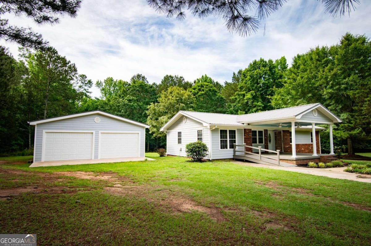 3 bedroom, 2 bathroom, 1,275 sq ft single family residence for sale at 1061 Old Salem Road, Watkinsville, GA 30677 — photo 1 of 54