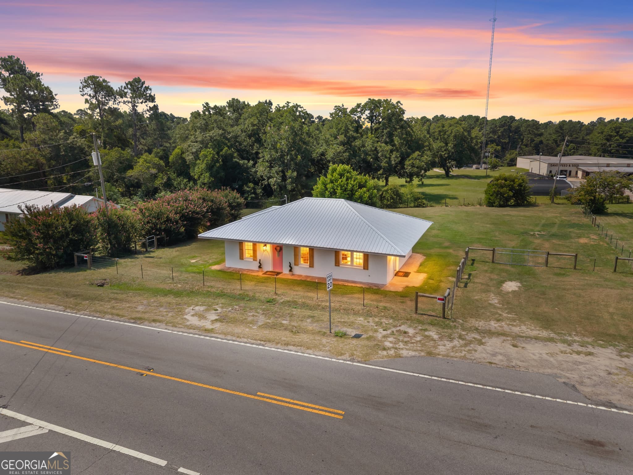 2 bedroom, 1 bathroom, 1,356 sq ft single family residence for sale at 1148 Savannah Highway, Sylvania, GA 30467 — photo 1 of 25