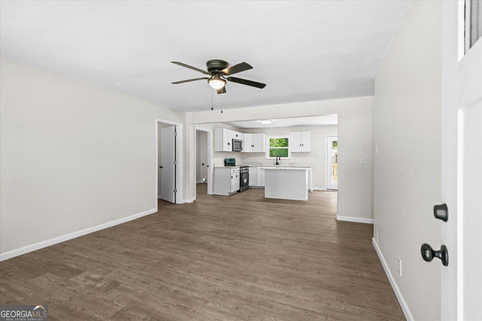 4 bedroom, 1.5 bathroom, 1,566 sq ft single family residence for sale at 2005 Watergate Lane, Tunnel Hill, GA 30755 — photo 3