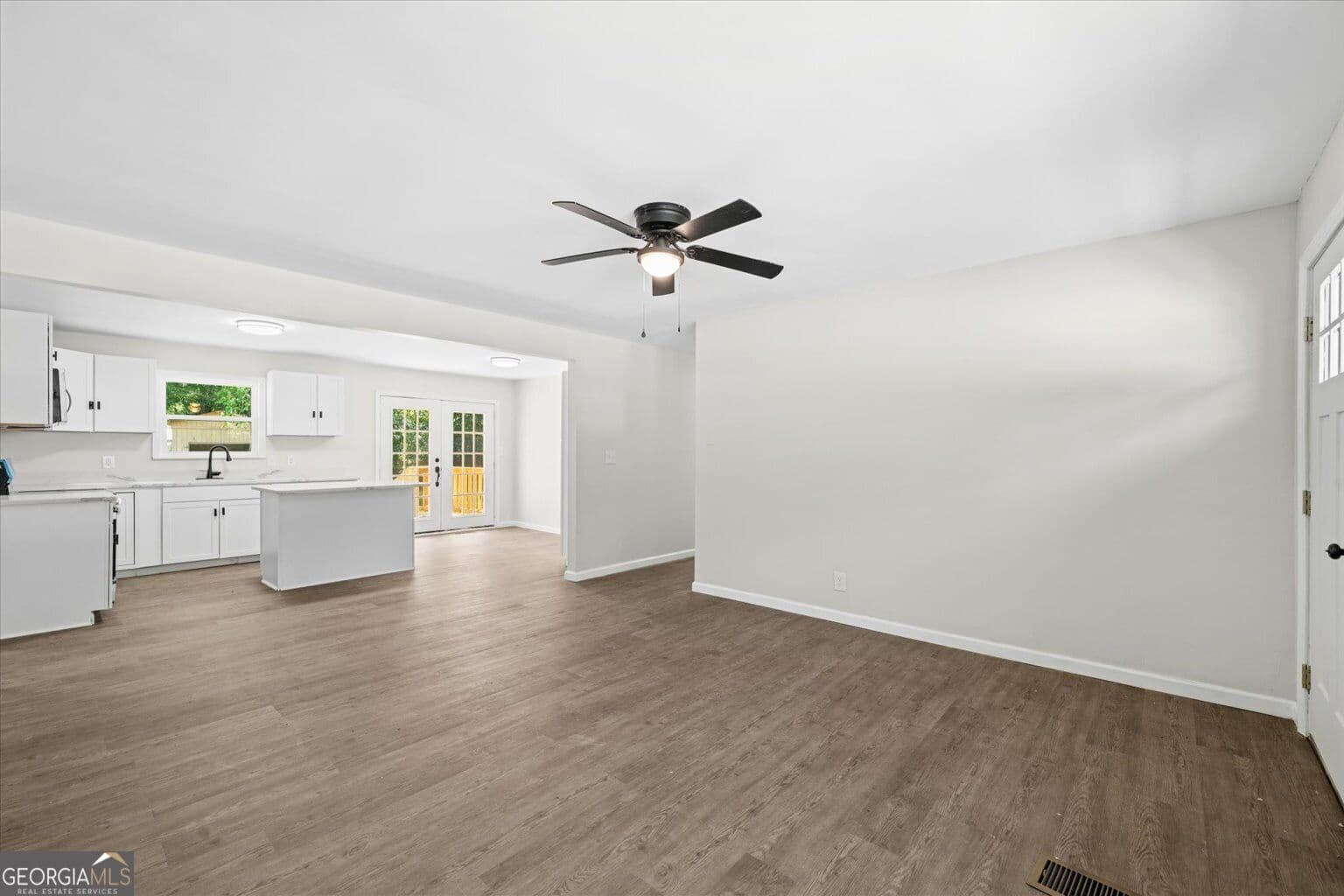 4 bedroom, 1.5 bathroom, 1,566 sq ft single family residence for sale at 2005 Watergate Lane, Tunnel Hill, GA 30755 — photo 4
