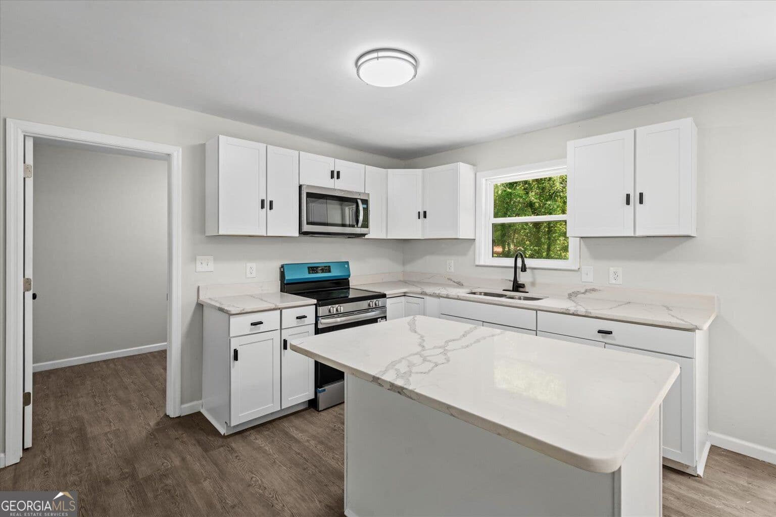 4 bedroom, 1.5 bathroom, 1,566 sq ft single family residence for sale at 2005 Watergate Lane, Tunnel Hill, GA 30755 — photo 8