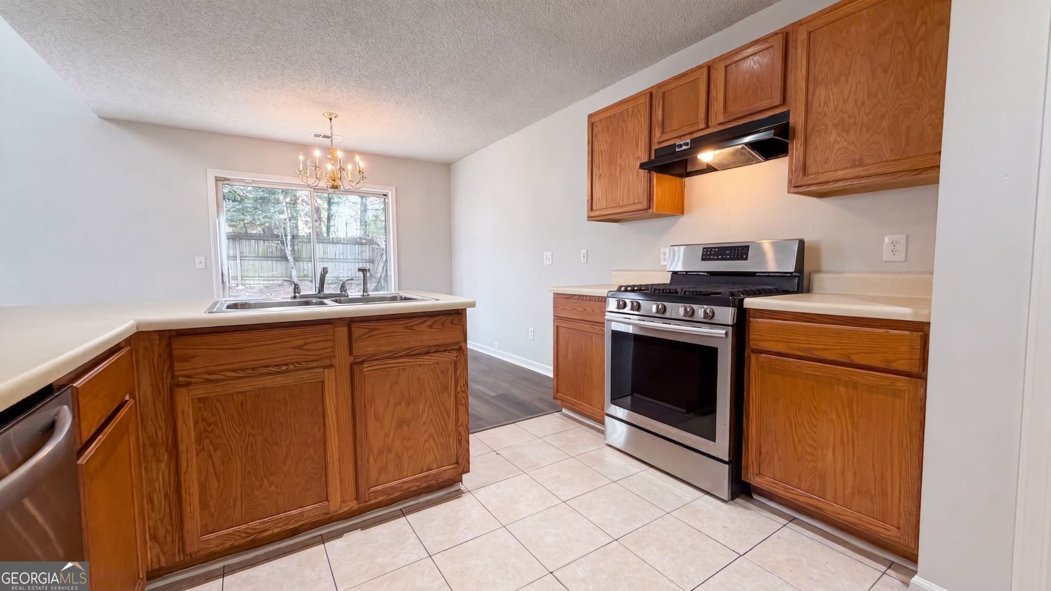 3 bedroom, 2.5 bathroom, 1,366 sq ft single family residence for sale at 3426 Sable Chase Lane, Atlanta, GA 30349 — photo 2