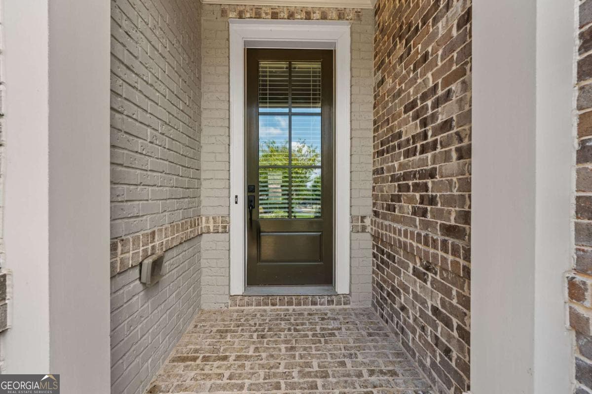 4 bedroom, 3.5 bathroom, 2,650 sq ft townhouse for sale at 2028 Glenview Park Circle, Duluth, GA 30097 — photo 2