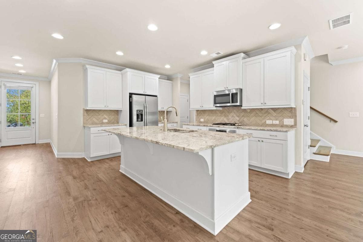 4 bedroom, 3.5 bathroom, 2,650 sq ft townhouse for sale at 2028 Glenview Park Circle, Duluth, GA 30097 — photo 6
