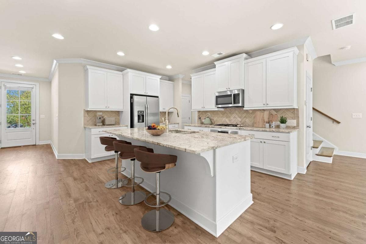4 bedroom, 3.5 bathroom, 2,650 sq ft townhouse for sale at 2028 Glenview Park Circle, Duluth, GA 30097 — photo 7