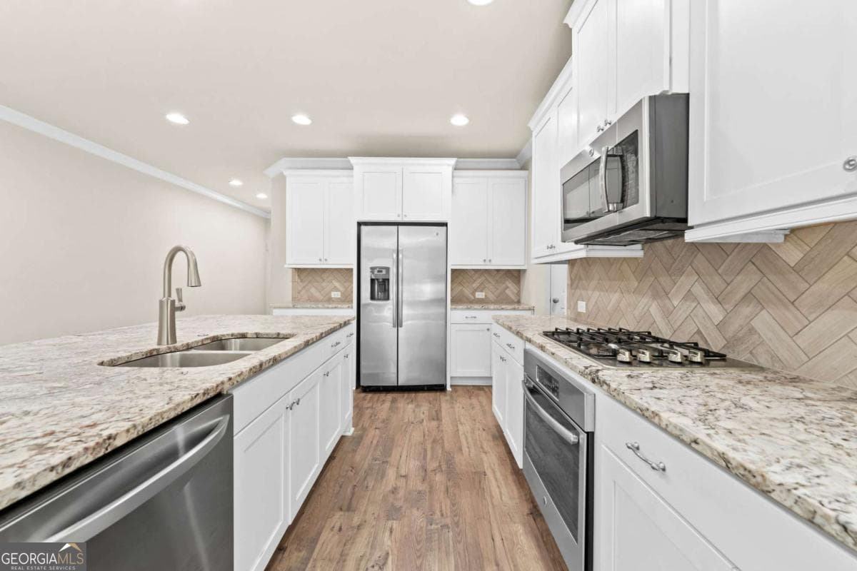 4 bedroom, 3.5 bathroom, 2,650 sq ft townhouse for sale at 2028 Glenview Park Circle, Duluth, GA 30097 — photo 9