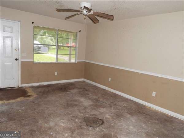 4 bedroom, 2 bathroom, 2,160 sq ft single family residence under contract at 218 Thiess Branch Drive, Hinesville, GA 31313 — photo 2