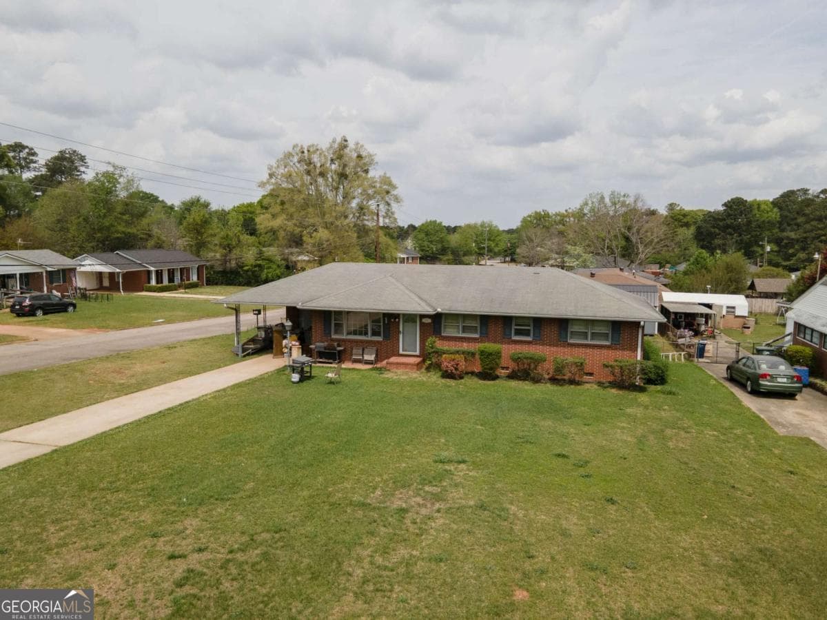 3 bedroom, 2 bathroom, 1,250 sq ft single family residence for sale at 313 Mobley Street, Griffin, GA 30223 — photo 3