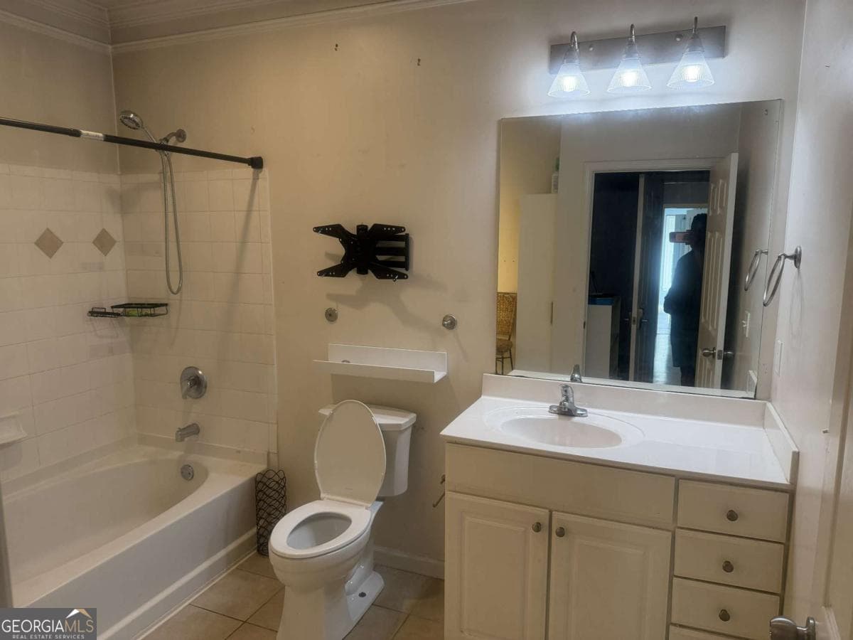2 bedroom, 2 bathroom condominium for rent at 3302 Westchester Ridge, Atlanta, GA 30329 for $2,415 a month — photo 2