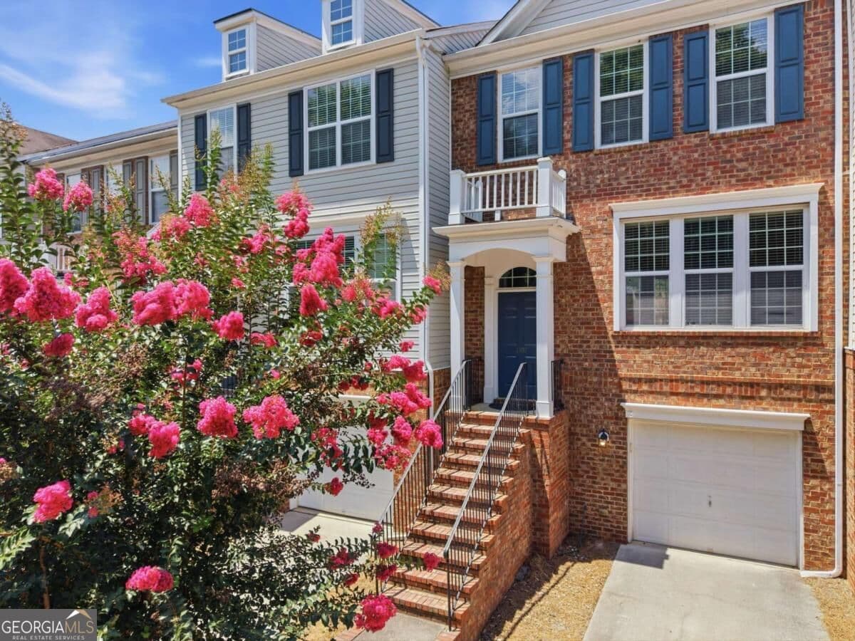 3 bedroom, 3.5 bathroom, 1,722 sq ft townhouse for sale at 1307 Greychurch Way, Alpharetta, GA 30004 — photo 2