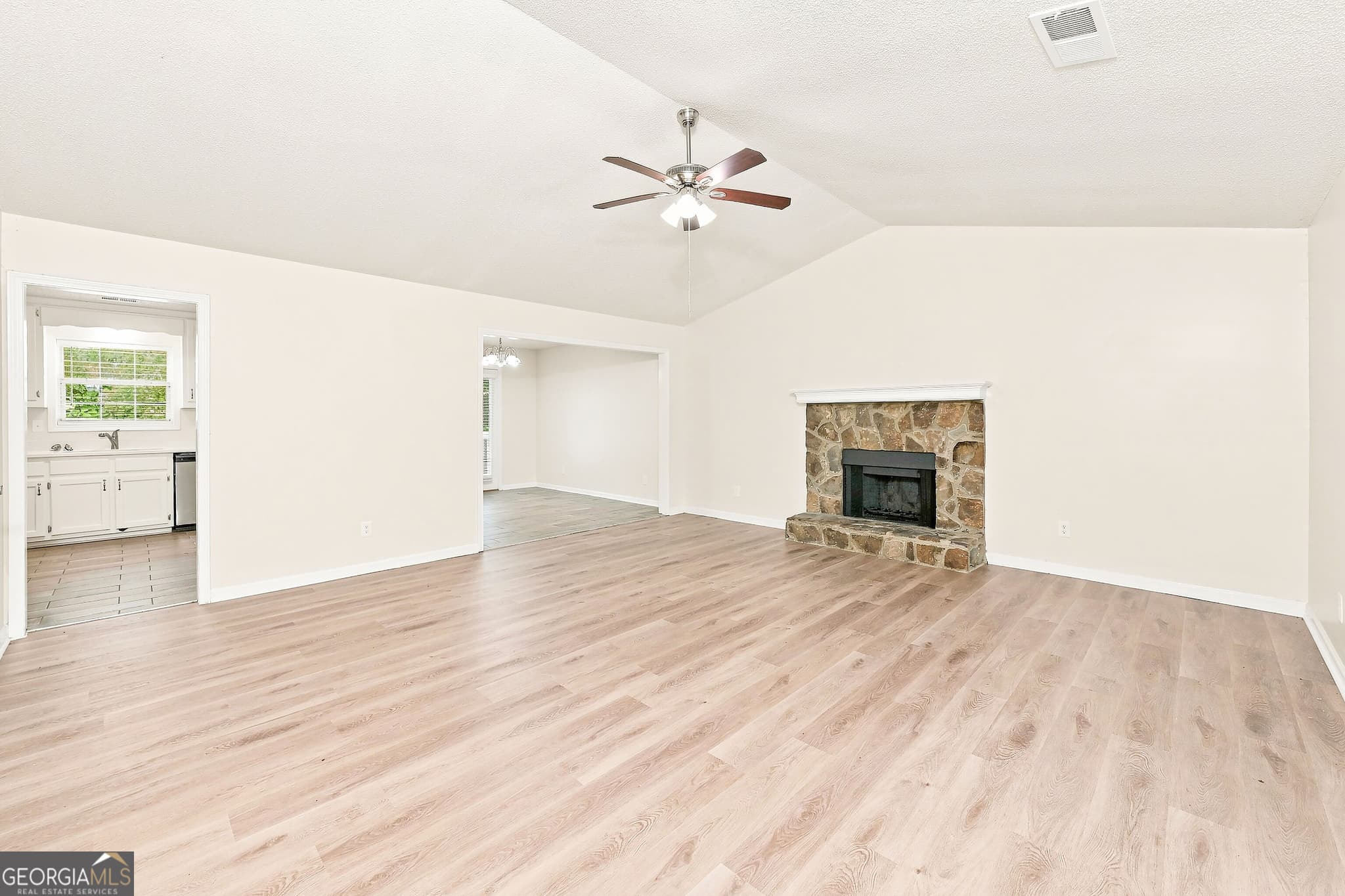 4 bedroom, 2.5 bathroom, 2,284 sq ft single family residence for sale at 2950 Williams Farm Drive, Dacula, GA 30019 — photo 3
