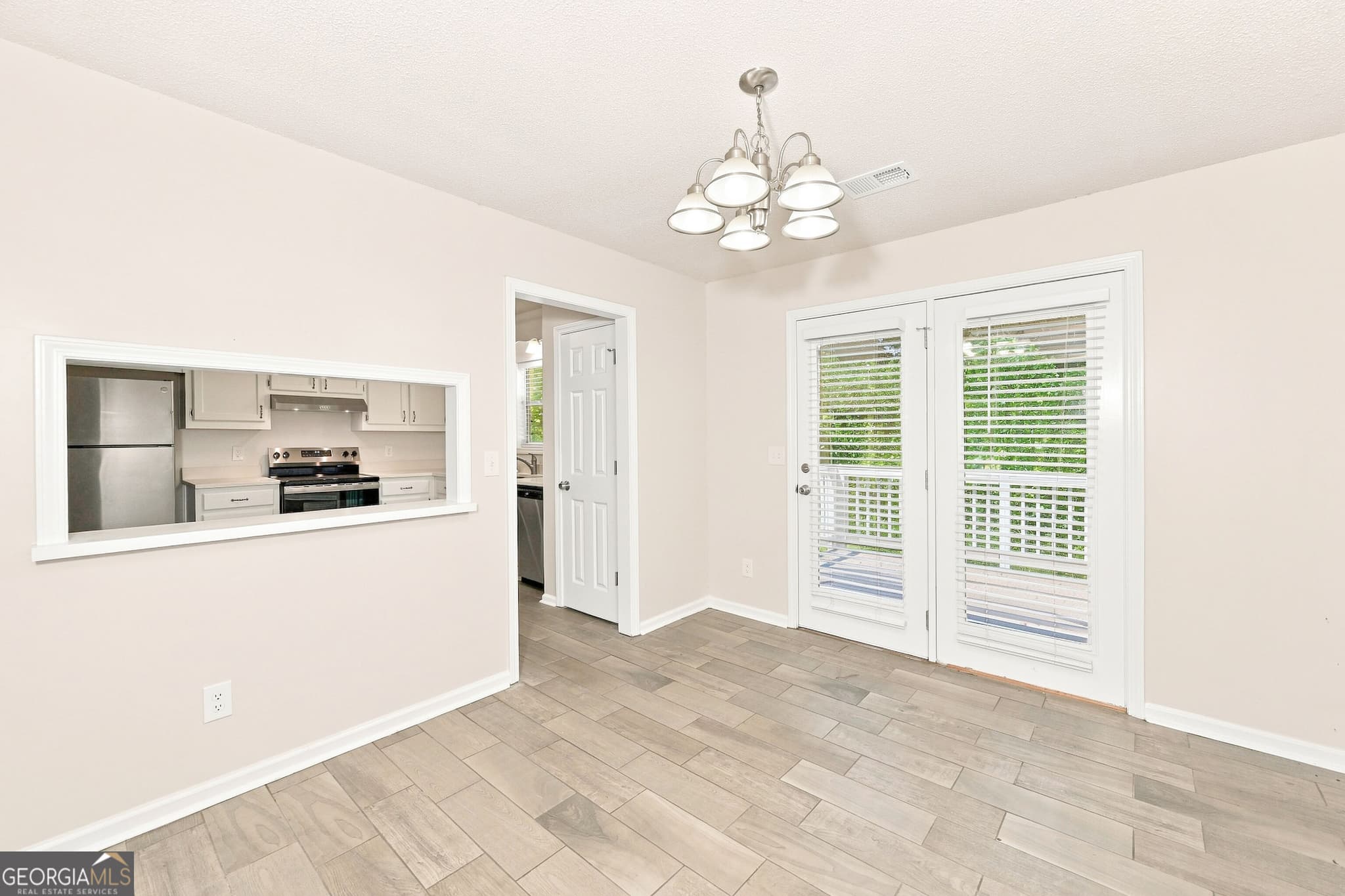 4 bedroom, 2.5 bathroom, 2,284 sq ft single family residence for sale at 2950 Williams Farm Drive, Dacula, GA 30019 — photo 4