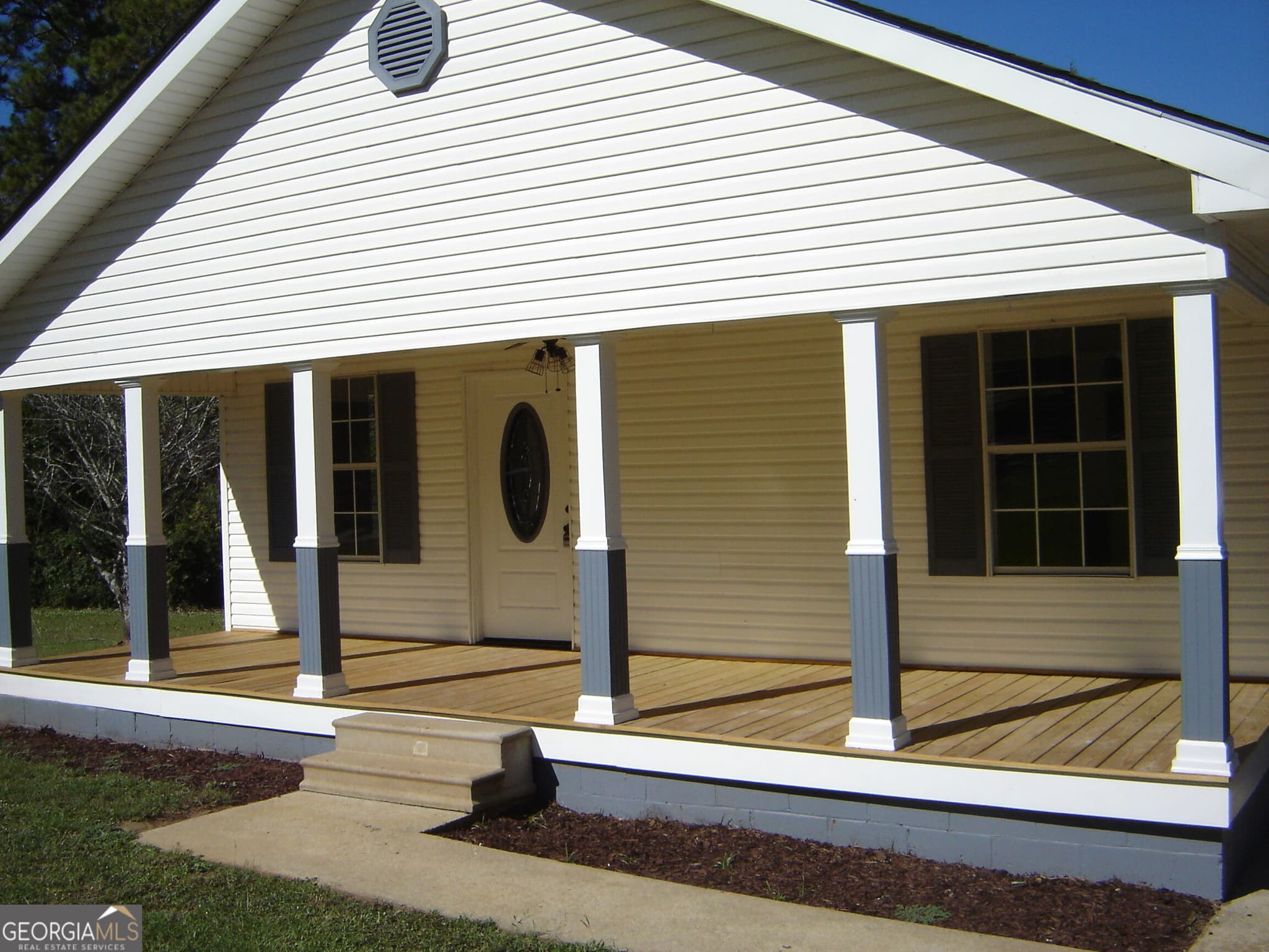 3 bedroom, 1 bathroom, 1,204 sq ft single family residence for sale at 1703 E 3rd Court, Lanett, AL 36863 — photo 2