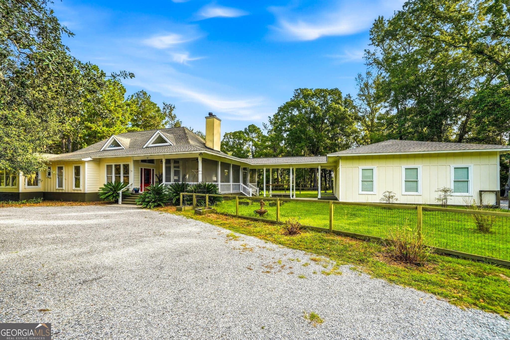 3 bedroom, 3 bathroom, 3,040 sq ft single family residence for sale at 283 Milton Lane, Waverly, GA 31565 — photo 1 of 49