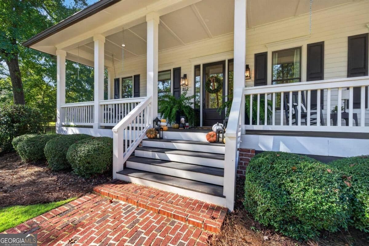 4 bedroom, 3.5 bathroom, 3,648 sq ft single family residence for sale at 802 Bacon Street, Madison, GA 30650 — photo 2