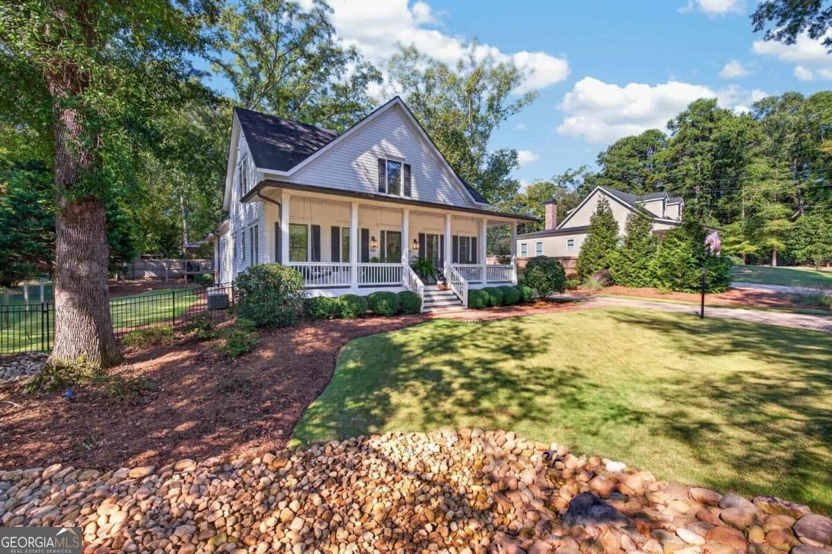 4 bedroom, 3.5 bathroom, 3,648 sq ft single family residence for sale at 802 Bacon Street, Madison, GA 30650 — photo 1 of 45