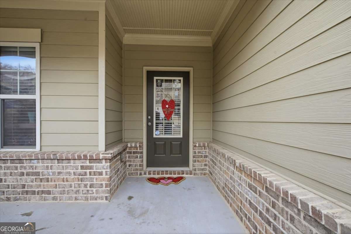 5 bedroom, 3 bathroom, 2,193 sq ft single family residence for sale at 5050 Glencliff Drive, Sugar Hill, GA 30518 — photo 3