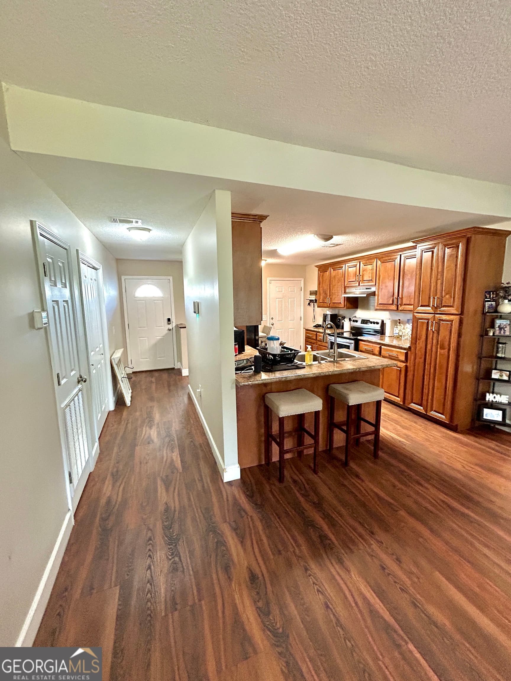 3 bedroom, 2 bathroom single family residence for sale at 211 Twinn Lakes Drive, Baxley, GA 31513 — photo 4