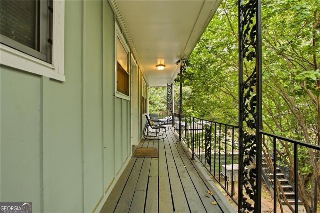 1 bedroom, 1 bathroom, 600 sq ft condominium for sale at 986 Greenwood Avenue 6, Atlanta, GA 30306 — photo 2