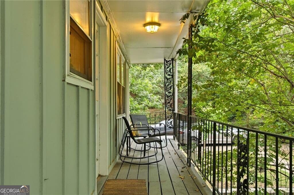 1 bedroom, 1 bathroom, 600 sq ft condominium for sale at 986 Greenwood Avenue 6, Atlanta, GA 30306 — photo 3