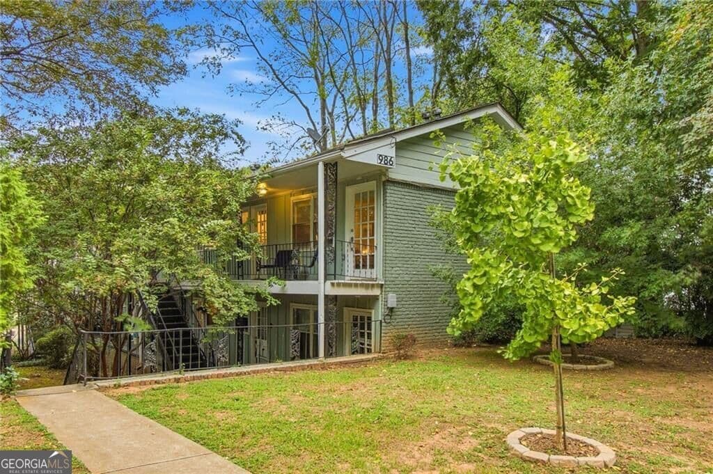 1 bedroom, 1 bathroom, 600 sq ft condominium for sale at 986 Greenwood Avenue 6, Atlanta, GA 30306 — photo 1 of 30