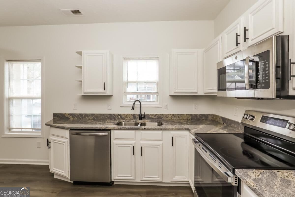 3 bedroom, 2.5 bathroom, 1,408 sq ft townhouse for rent at 2555 Flat Shoals Road 3005, Atlanta, GA 30349 for $1,850 a month — photo 6