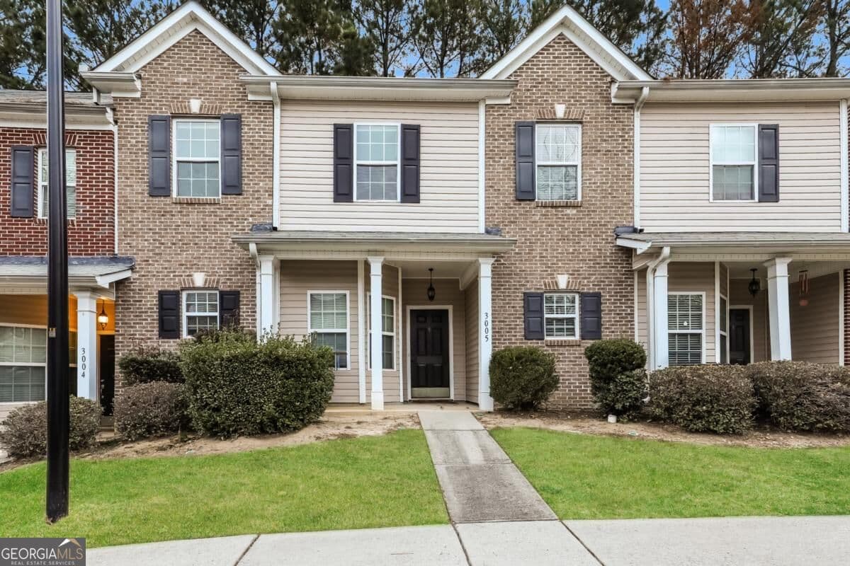 3 bedroom, 2.5 bathroom, 1,408 sq ft townhouse for rent at 2555 Flat Shoals Road 3005, Atlanta, GA 30349 for $1,850 a month — photo 1 of 19