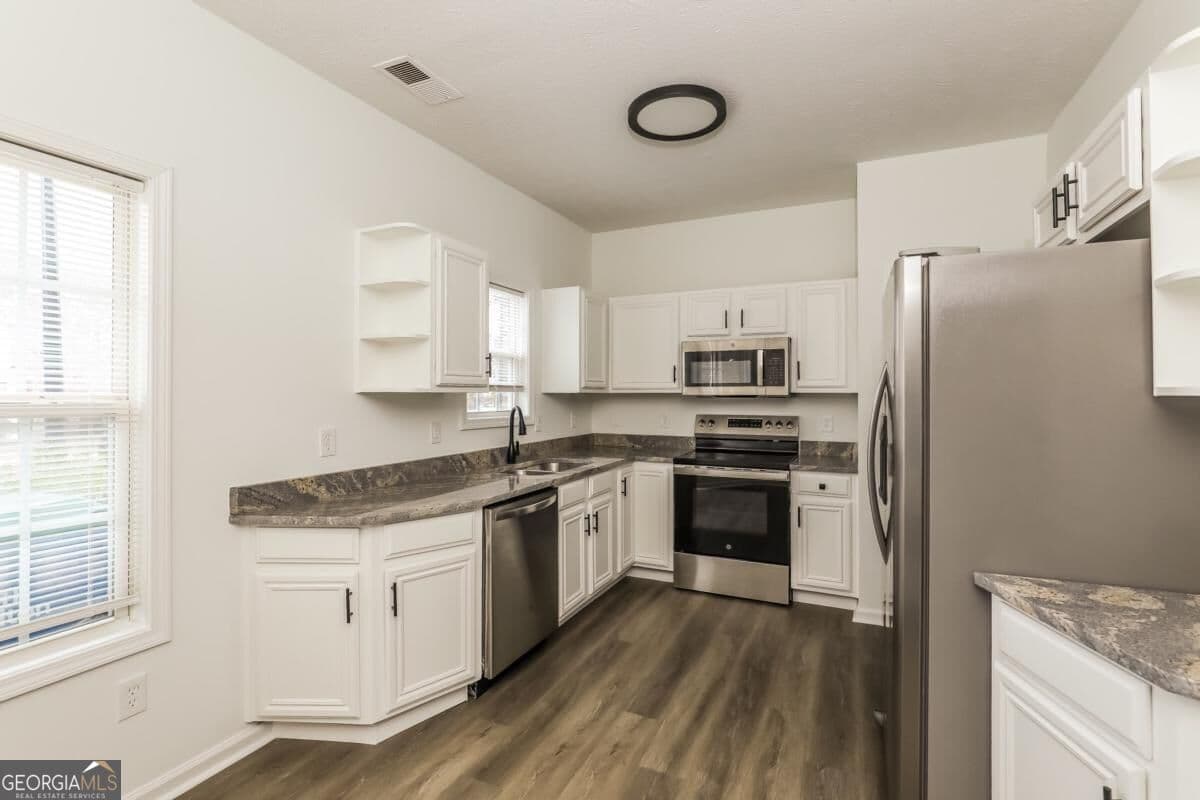 3 bedroom, 2.5 bathroom, 1,408 sq ft townhouse for rent at 2555 Flat Shoals Road 3005, Atlanta, GA 30349 for $1,850 a month — photo 5