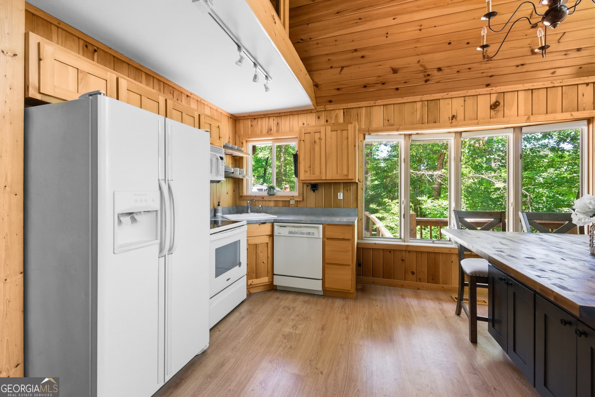 4 bedroom, 3 bathroom, 1,768 sq ft cabin,single family residence for sale at 3250 Brandon Mill Road, Lakemont, GA 30552 — photo 9