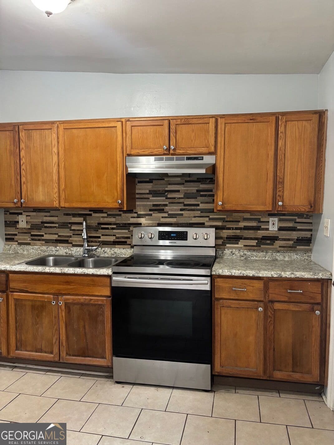 5 bedroom, 2 bathroom single family residence for rent at 693 Dill Avenue, Atlanta, GA 30310 for $2,500 a month — photo 4