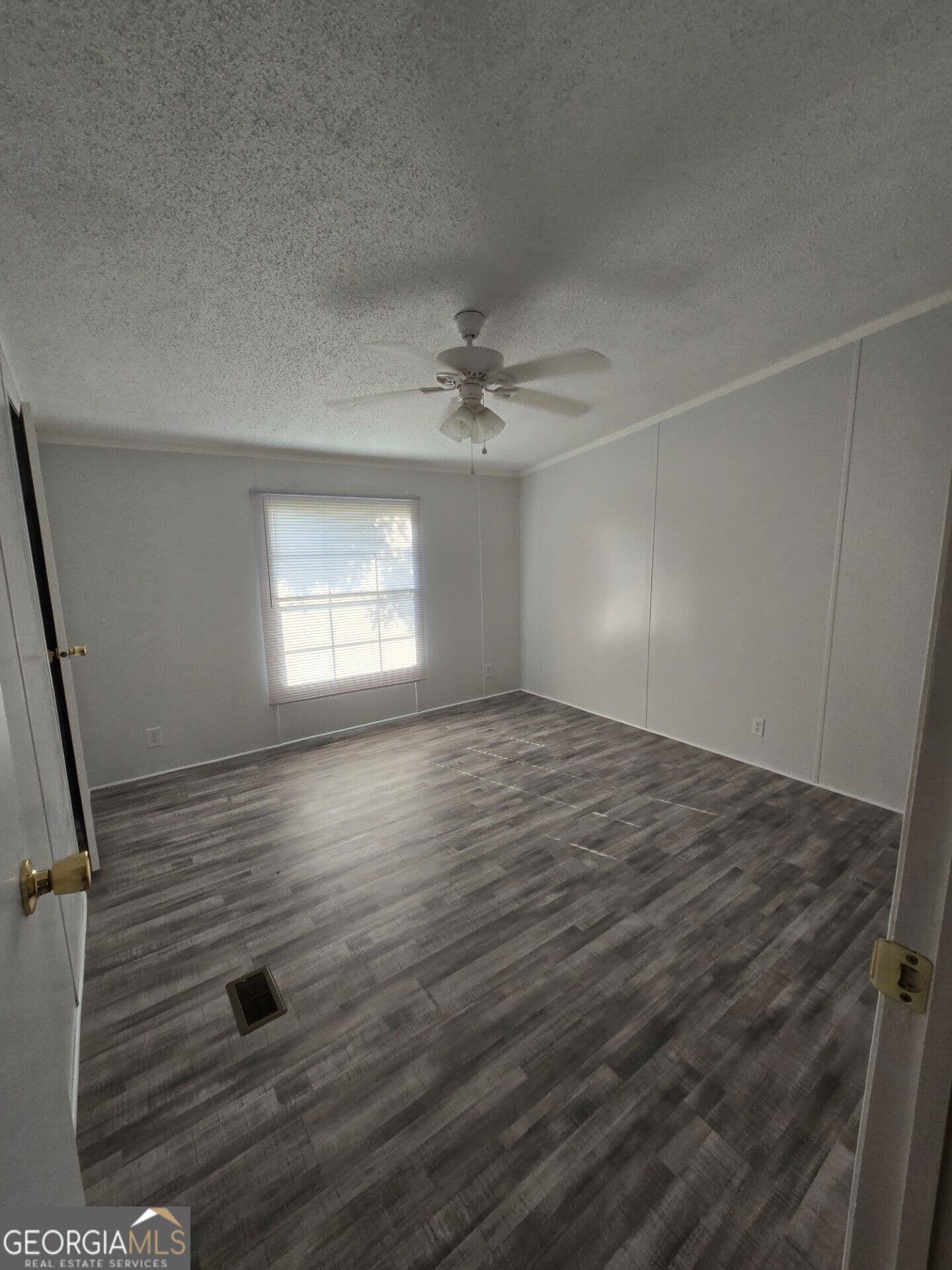 3 bedroom, 2 bathroom, 1,404 sq ft manufactured home,single family residence for sale at 187 Navaho Road # 187N, Locust Grove, GA 30248 — photo 5