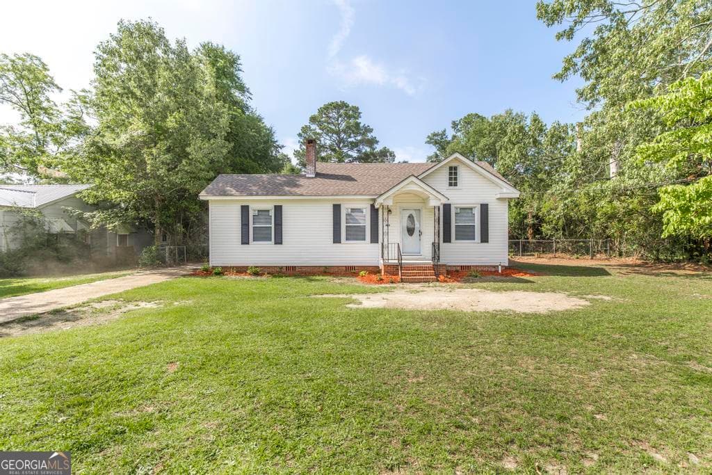 3 bedroom, 2 bathroom, 1,453 sq ft single family residence under contract at 806 Woodrow Avenue, Dublin, GA 31021
