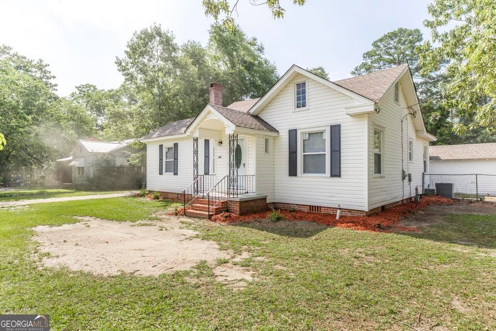 3 bedroom, 2 bathroom, 1,453 sq ft single family residence under contract at 806 Woodrow Avenue, Dublin, GA 31021 — photo 4