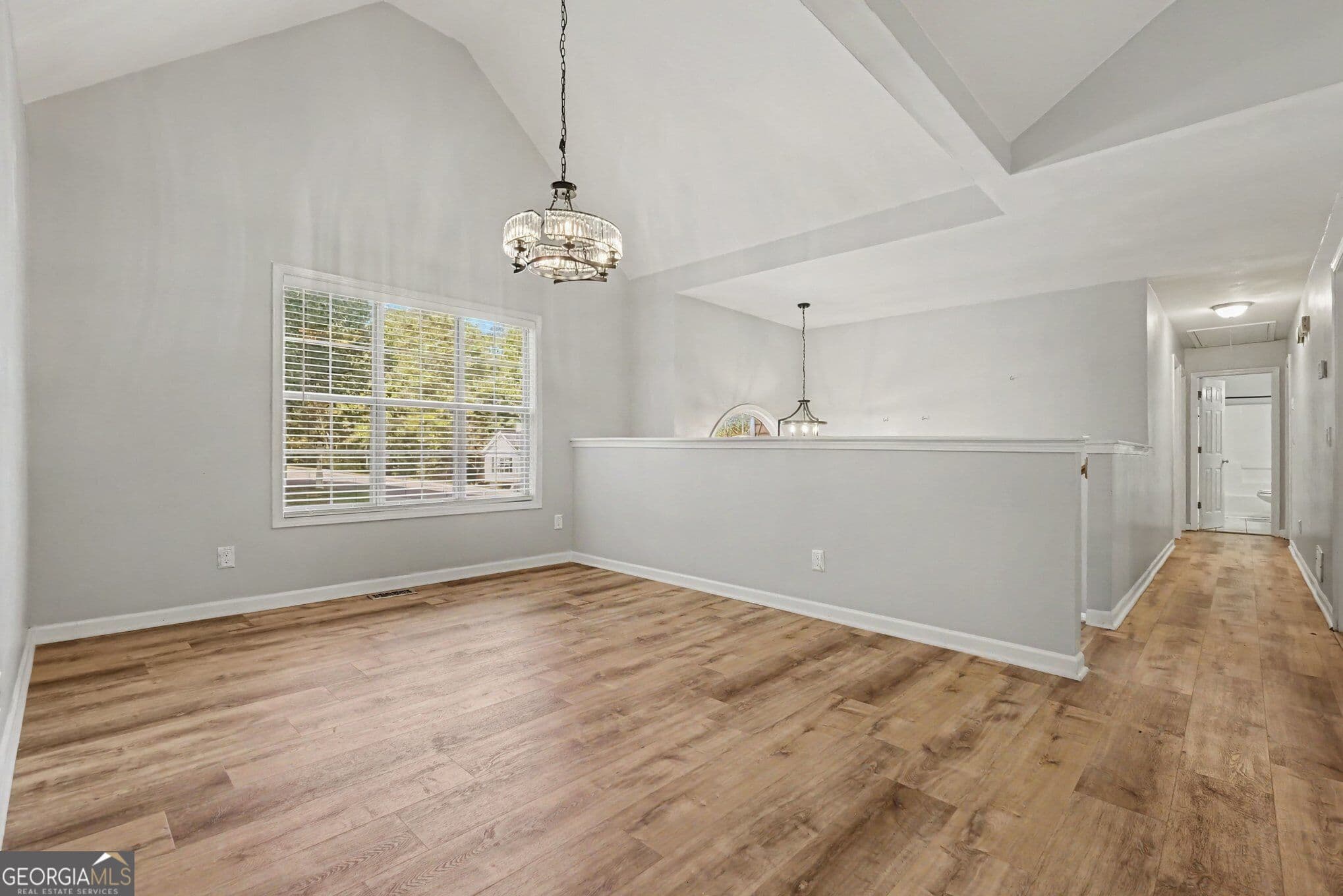 5 bedroom, 2 bathroom, 2,220 sq ft single family residence for sale at 402 Eileen Circle, Canton, GA 30114 — photo 6