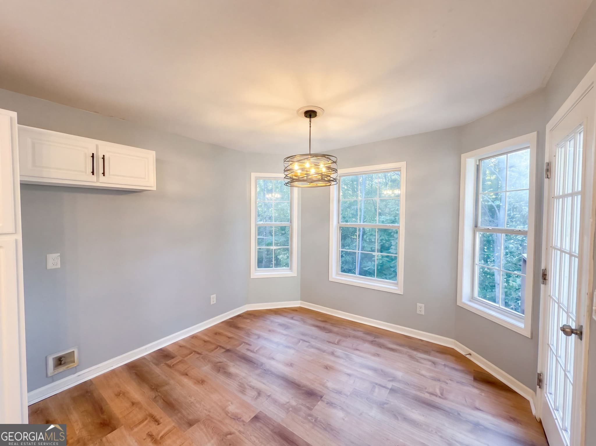 5 bedroom, 2 bathroom, 2,220 sq ft single family residence for sale at 402 Eileen Circle, Canton, GA 30114 — photo 7