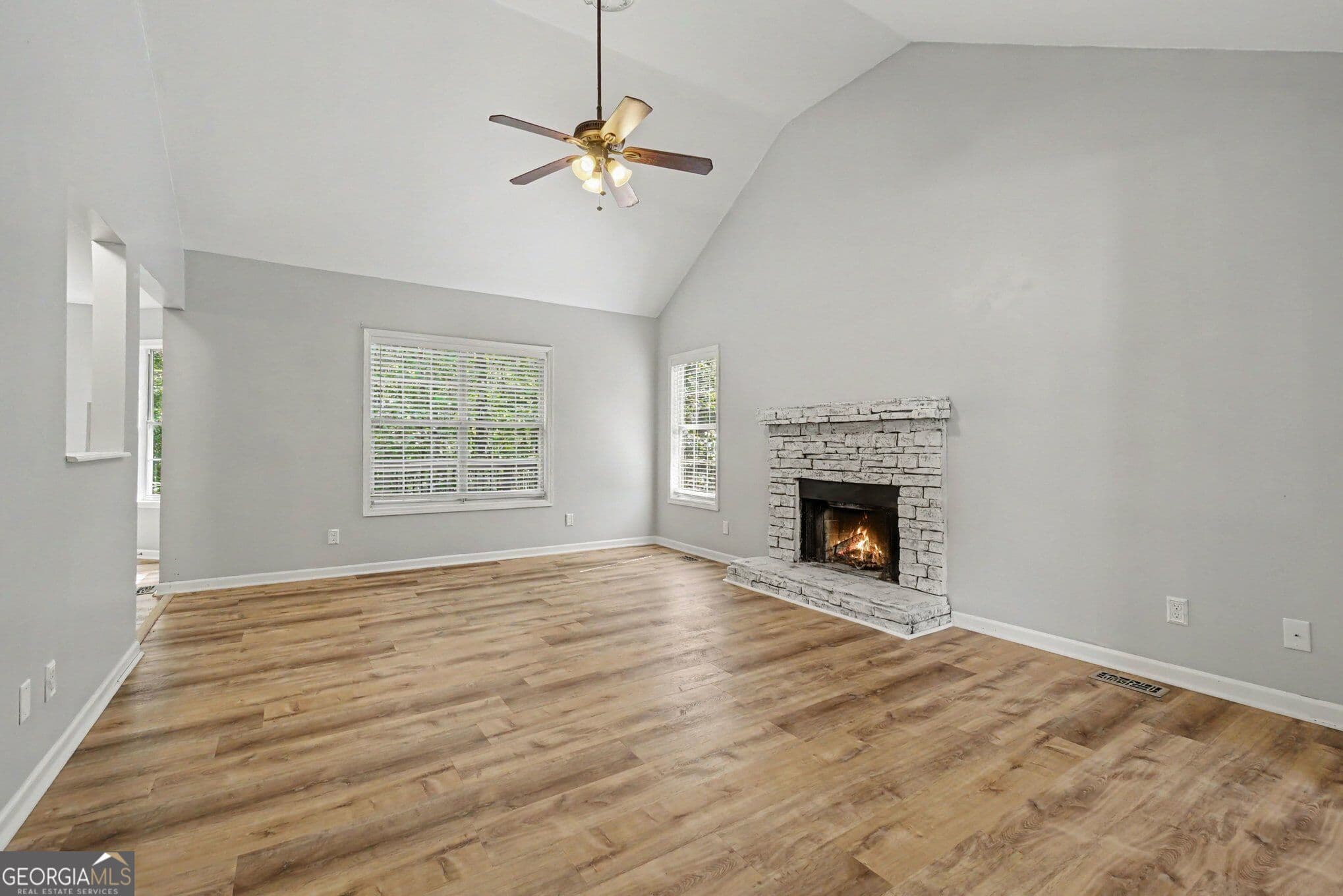 5 bedroom, 2 bathroom, 2,220 sq ft single family residence for sale at 402 Eileen Circle, Canton, GA 30114 — photo 3