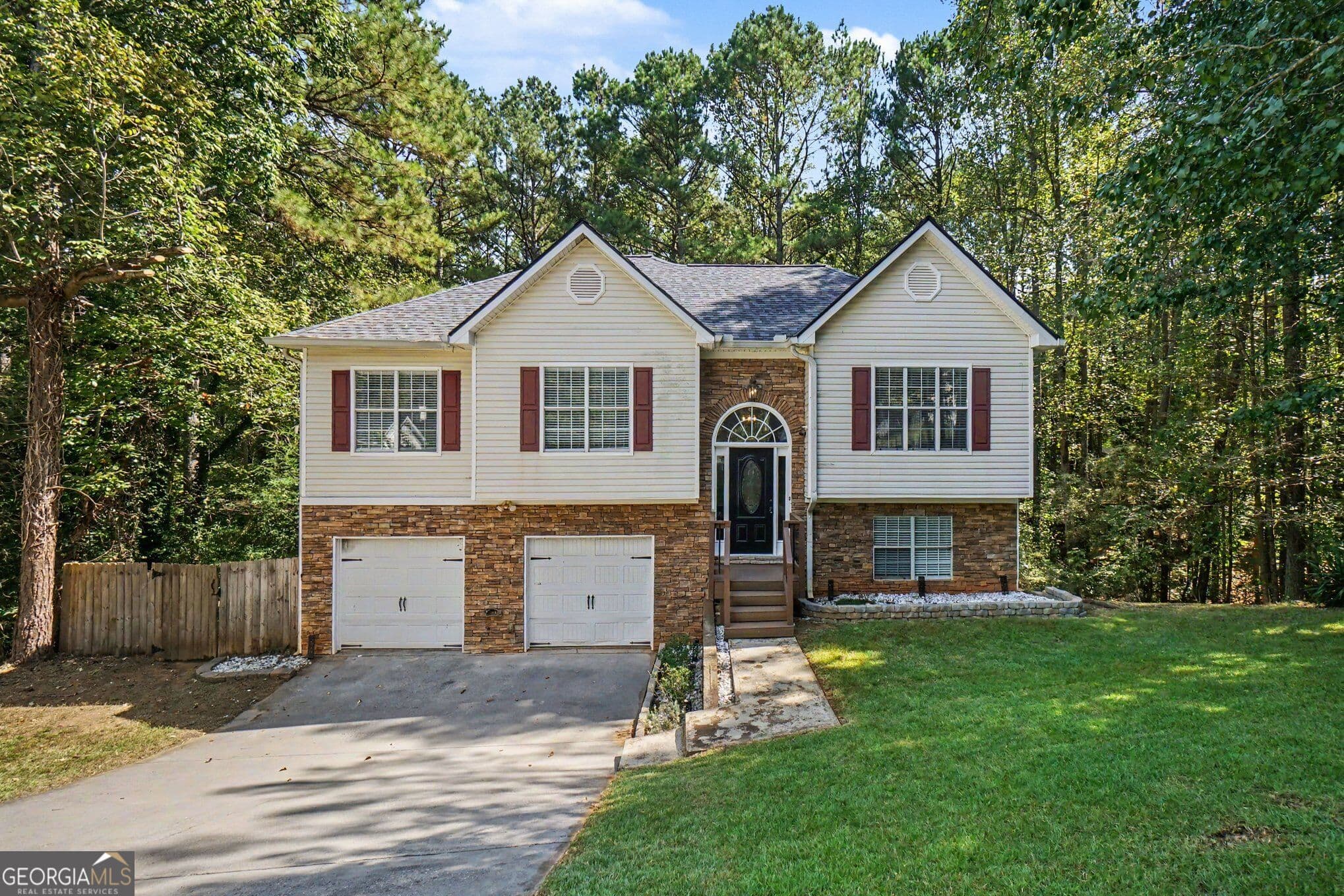5 bedroom, 2 bathroom, 2,220 sq ft single family residence for sale at 402 Eileen Circle, Canton, GA 30114 — photo 1 of 16