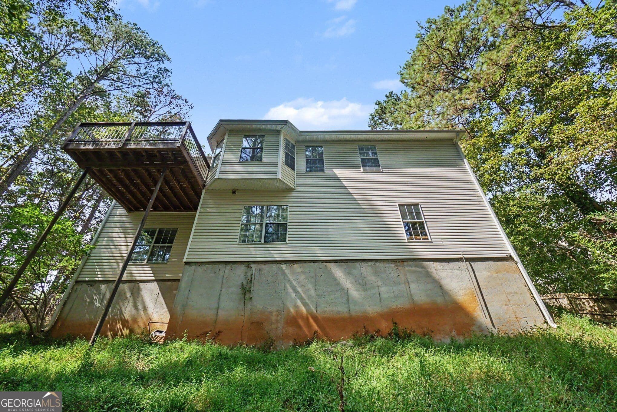 5 bedroom, 2 bathroom, 2,220 sq ft single family residence for sale at 402 Eileen Circle, Canton, GA 30114 — photo 5