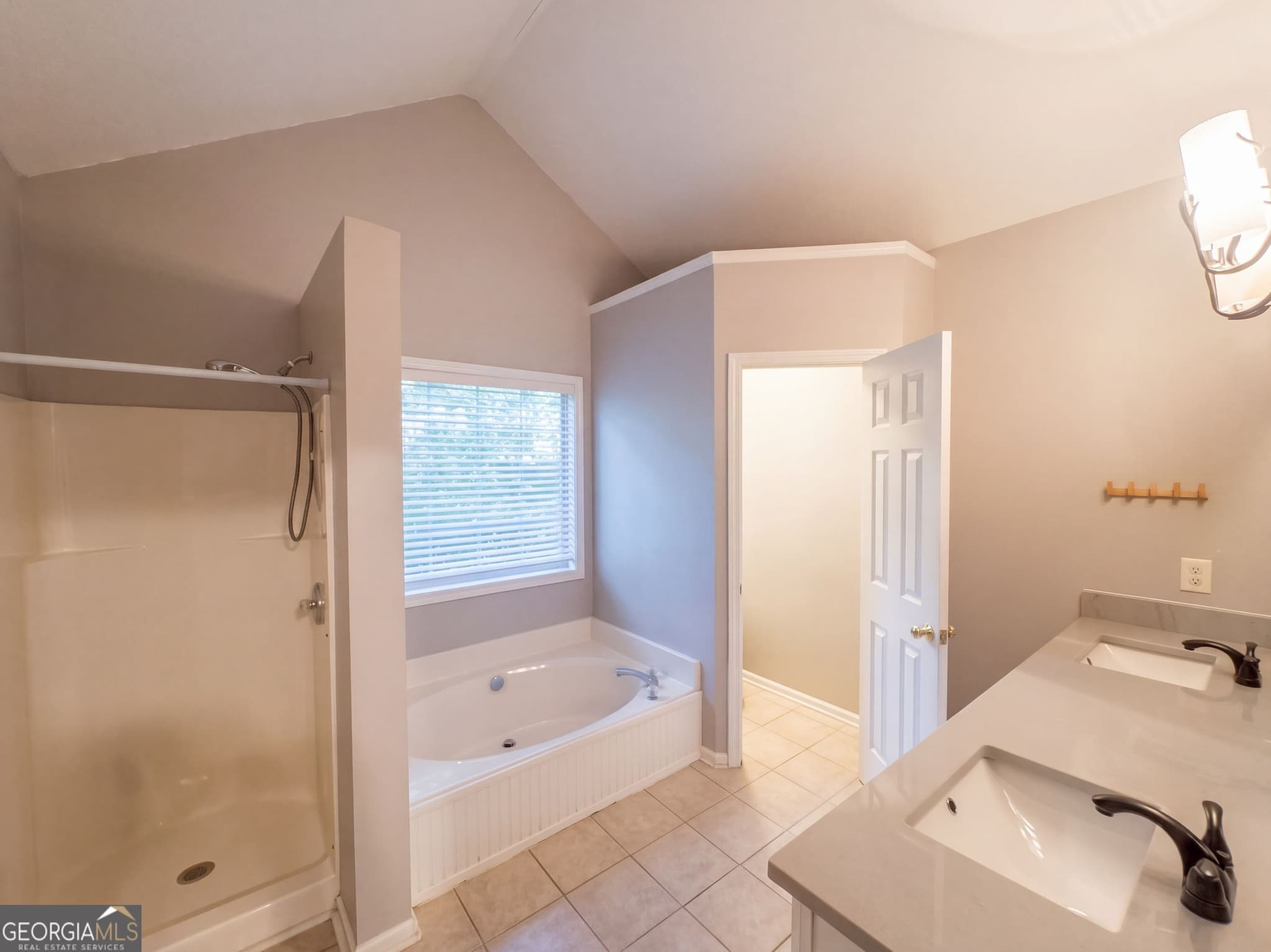 5 bedroom, 2 bathroom, 2,220 sq ft single family residence for sale at 402 Eileen Circle, Canton, GA 30114 — photo 8