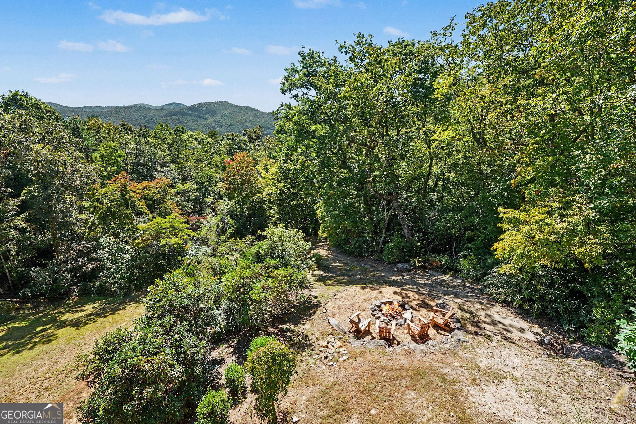 4 bedroom, 3 bathroom, 3,600 sq ft cabin,single family residence for sale at 427 Smokehouse Knob Drive, Rabun Gap, GA 30568 — photo 2