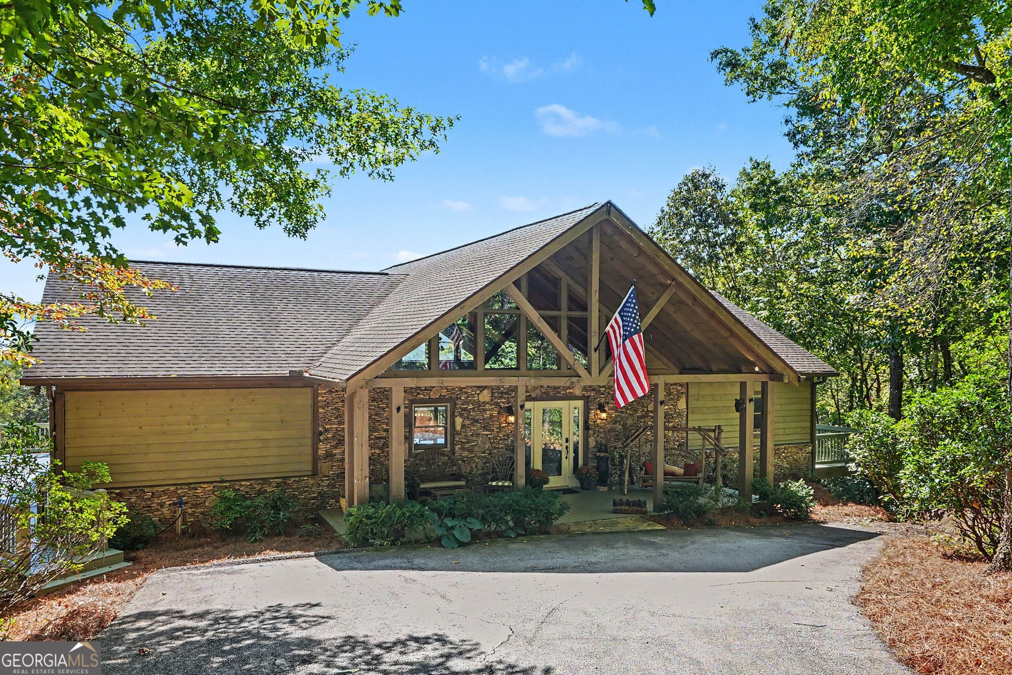 4 bedroom, 3 bathroom, 3,600 sq ft cabin,single family residence for sale at 427 Smokehouse Knob Drive, Rabun Gap, GA 30568 — photo 1 of 68
