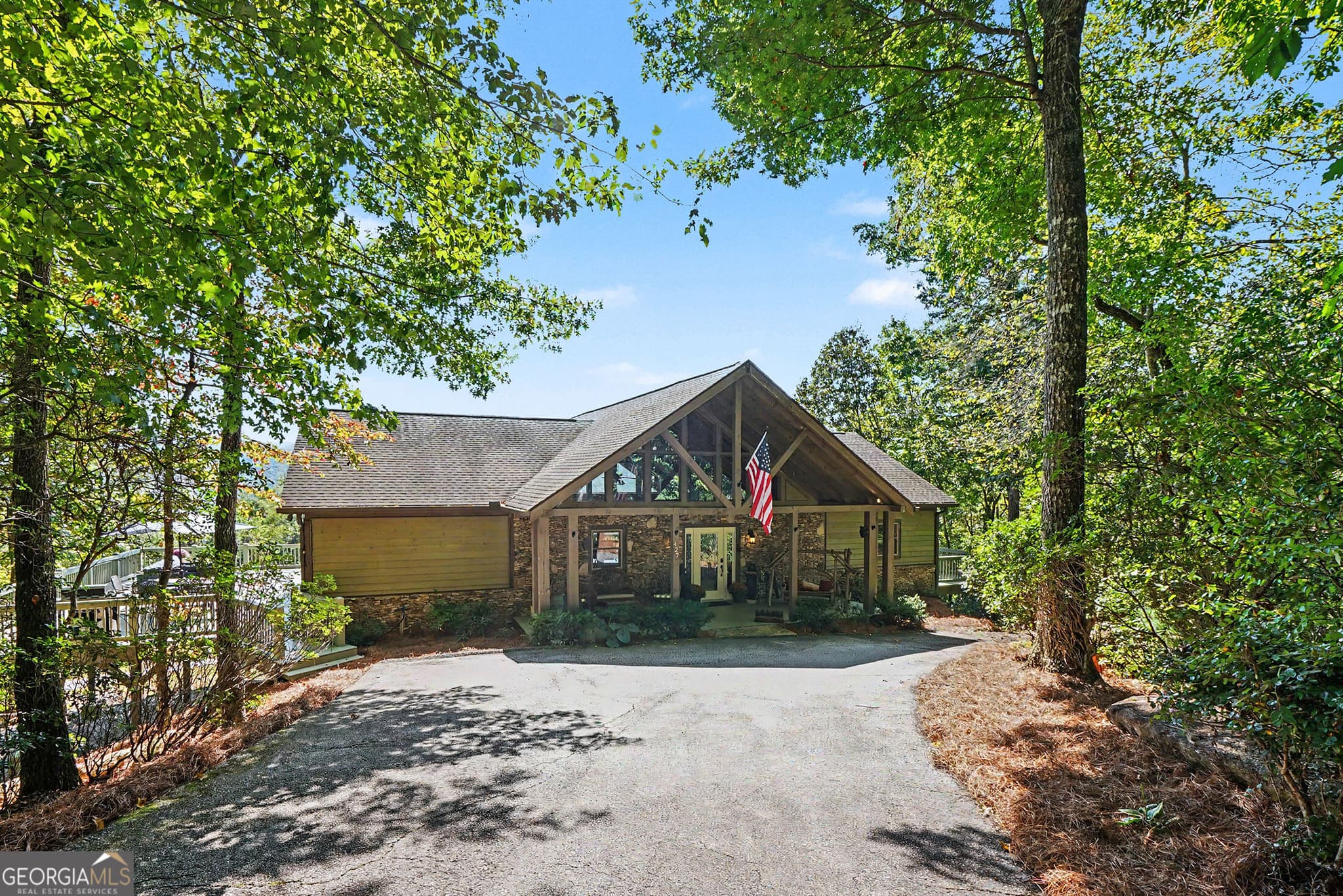 4 bedroom, 3 bathroom, 3,600 sq ft cabin,single family residence for sale at 427 Smokehouse Knob Drive, Rabun Gap, GA 30568 — photo 9